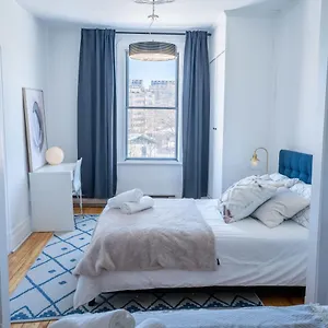 Stunning 2 Bedroom Apt 3mins Walk From Cdn Metro Apartment